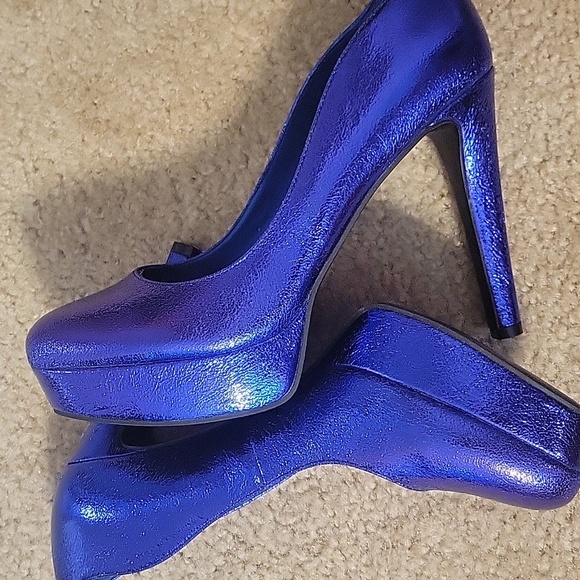 Guess Women's Purple Metallic High Heels NwOT - Picture 8 of 9